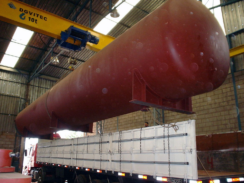 VASO ESTERILIZADOR
Peso: 8 ton
Dimensões: ø 2800 X 20000
Normas: ASME VIII DIV. 1 / N-268
Material: A-283 GR C
Ano de Fabricação: 2005